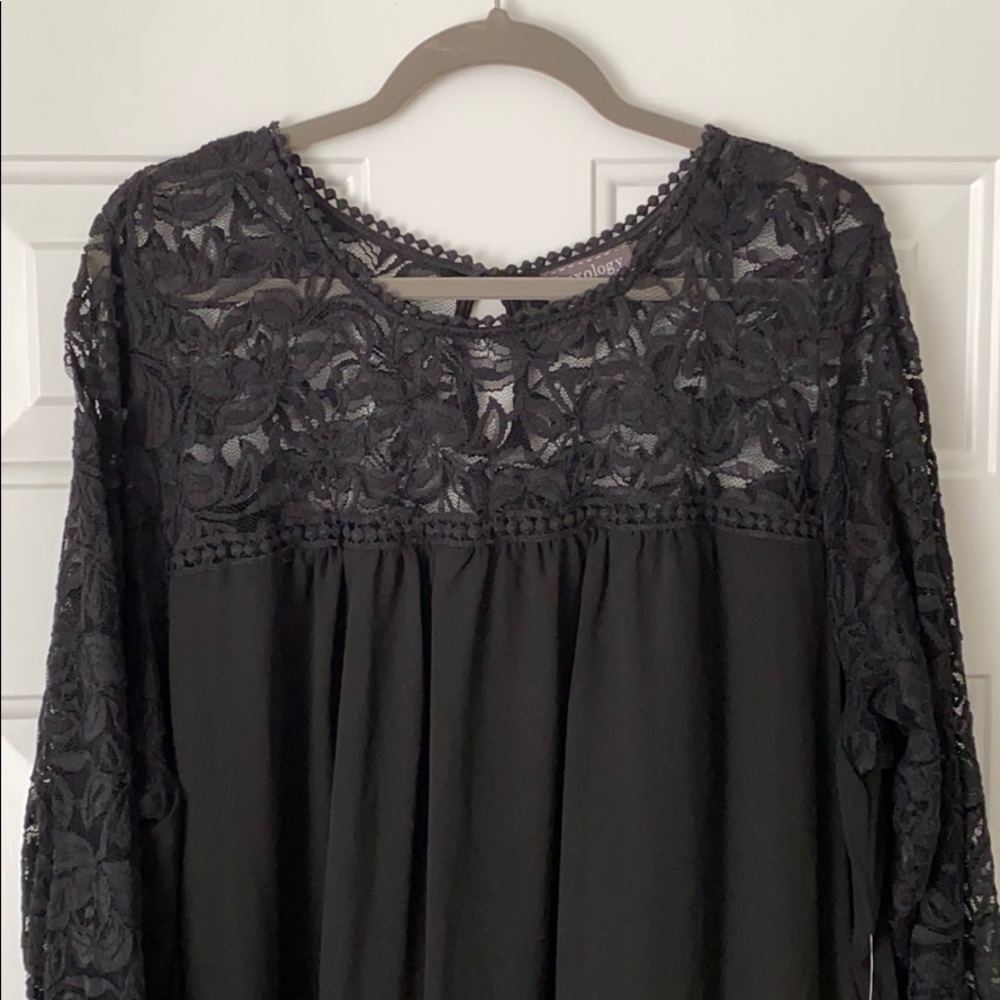Women’s plus size black shirt dress